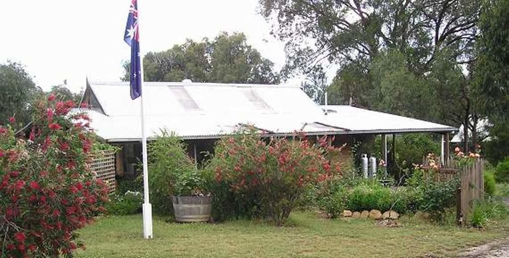 Moonbeam Cottages & Rainbow Cafe Moonambel Room photo