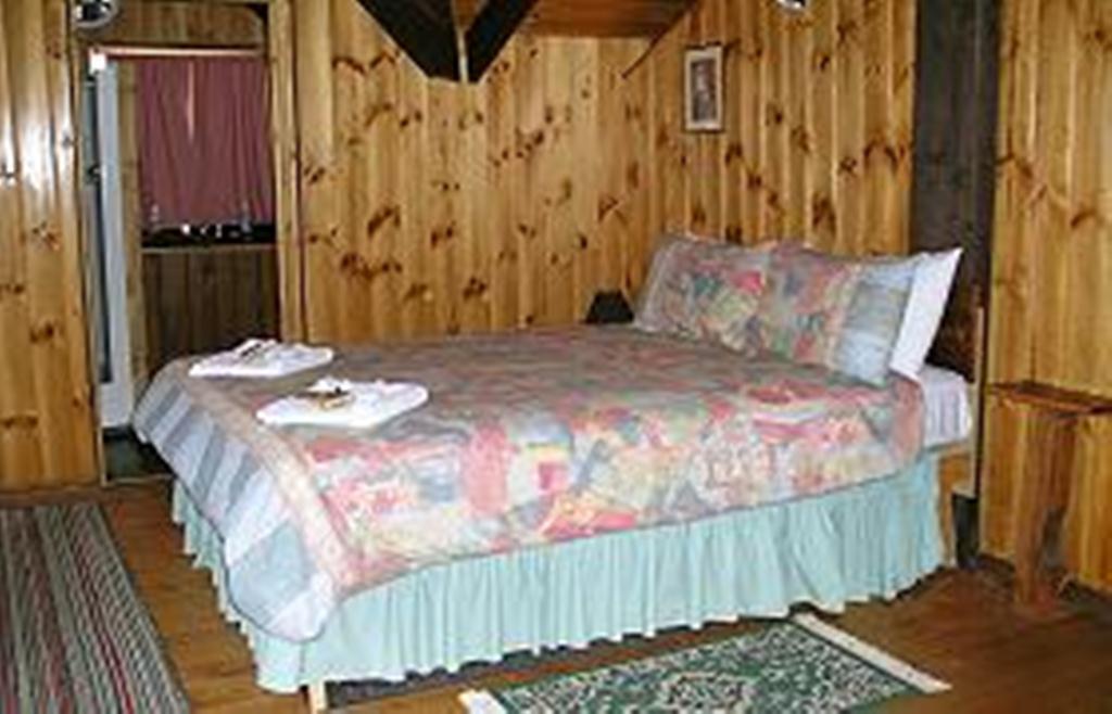 Moonbeam Cottages & Rainbow Cafe Moonambel Room photo